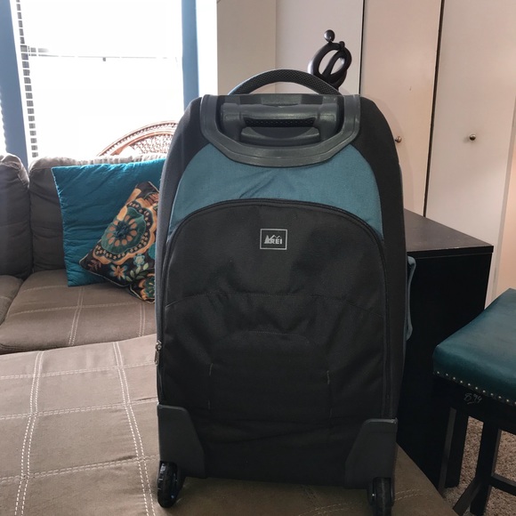 Rei Bags Coop Stratocruiser Wheeled Luggage 26 Poshmark - m 5bf58541df0307a003efe662